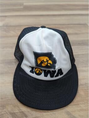 Vintage  Iowa Hawkeyes  Snapback Hat Cap | Black and gold